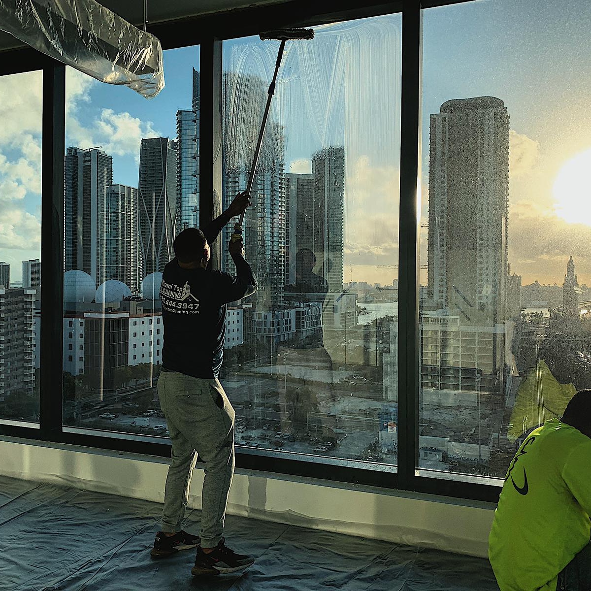 Professional window cleaning service in Miami by Miami Top Cleaning